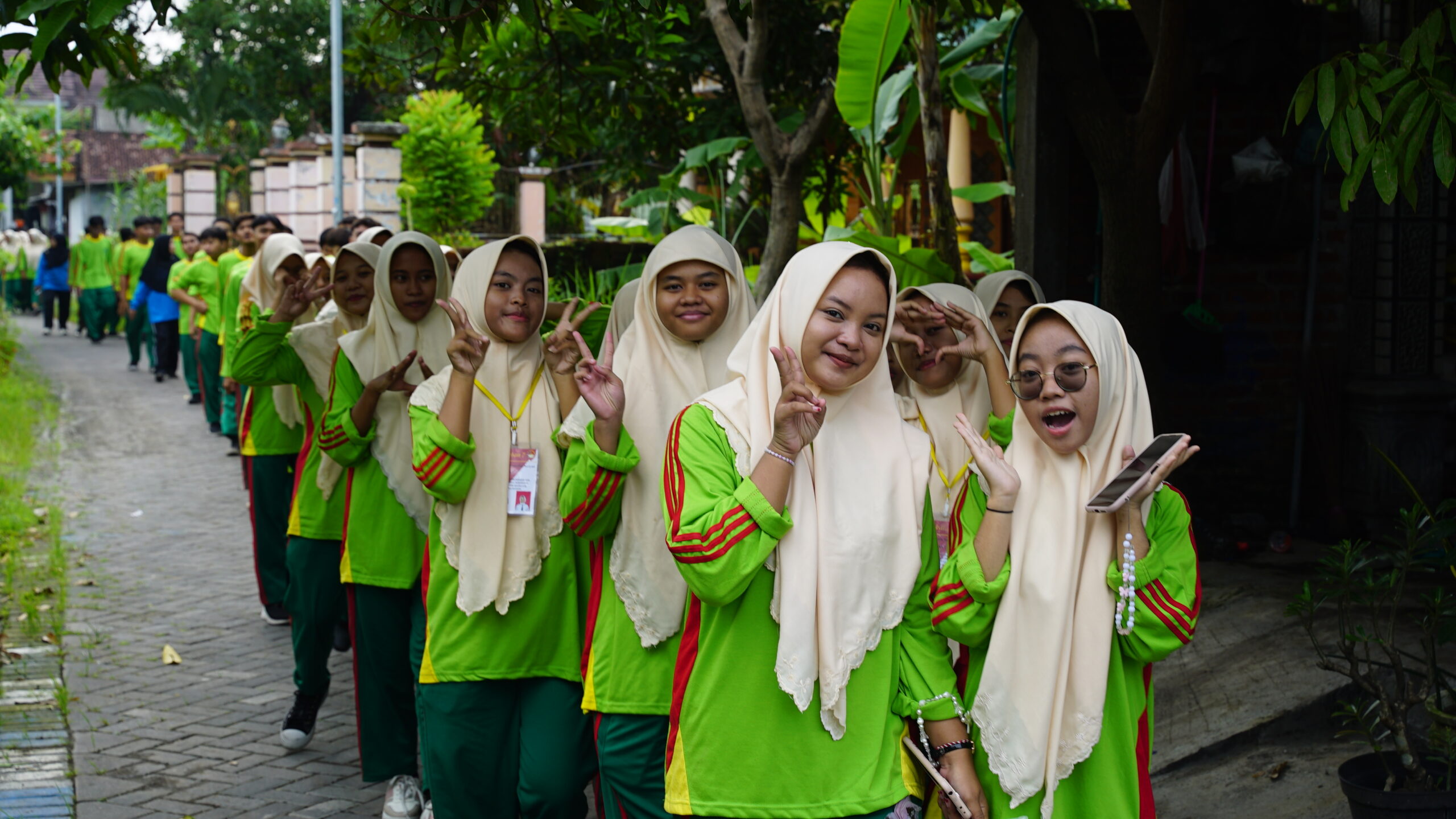Meningkatkan Semangat Kebersamaan melalui Kegiatan Jalan Sehat di SMK YPM 5 Sukodono