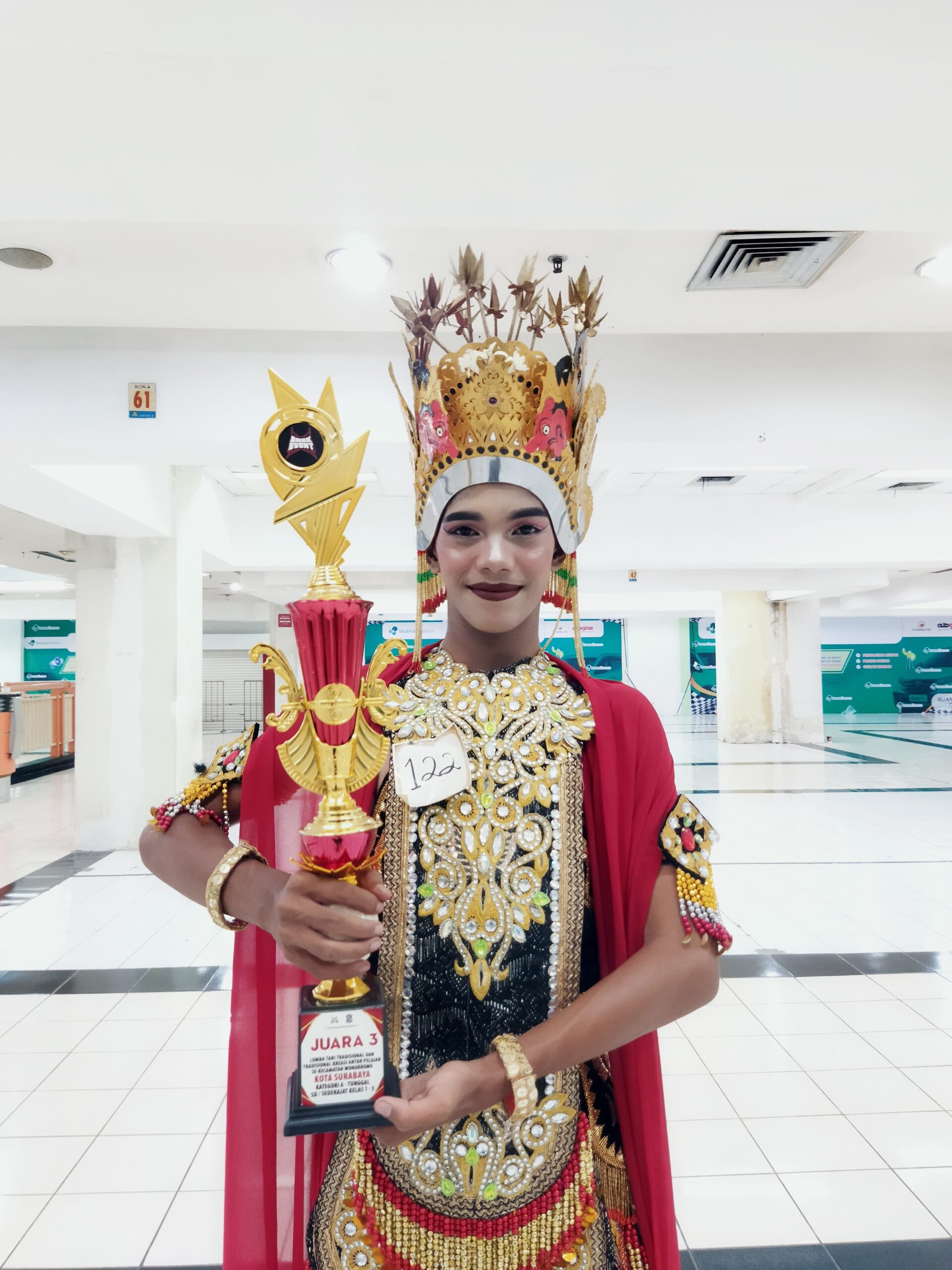 Gemilang di Panggung: Juara 3 Lomba Tari Tradisional Kategori Tunggal